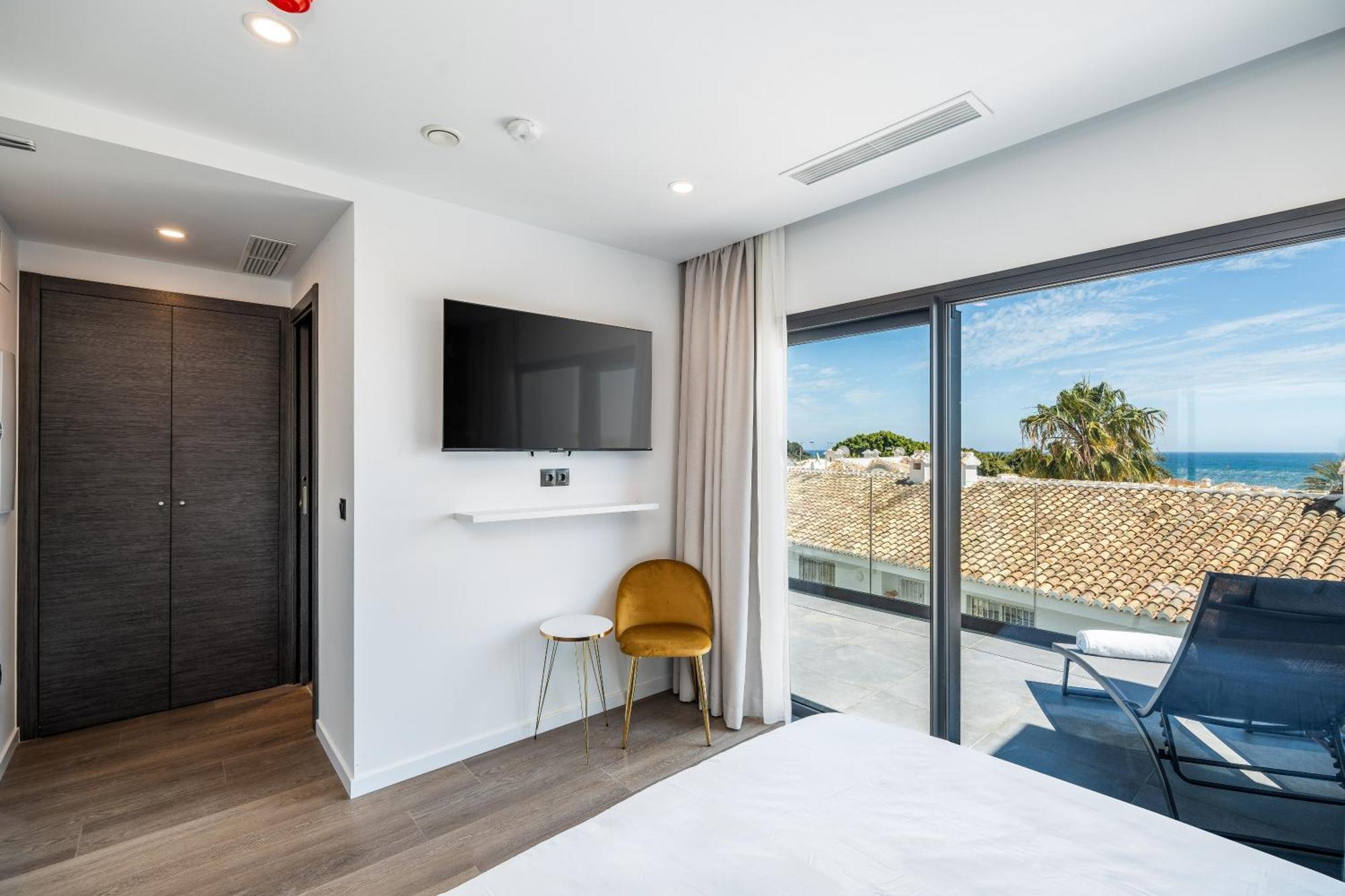 The Orange House Boutique Hotel And Upstairs Rooftop Bar Center Of La Cala De Mijas 100M From The Beach Luaran gambar